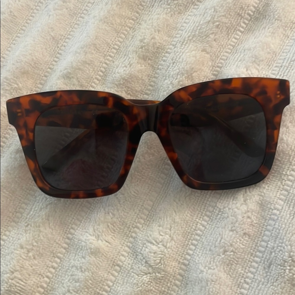 AQS Tortoise Shell Square Sunglasses